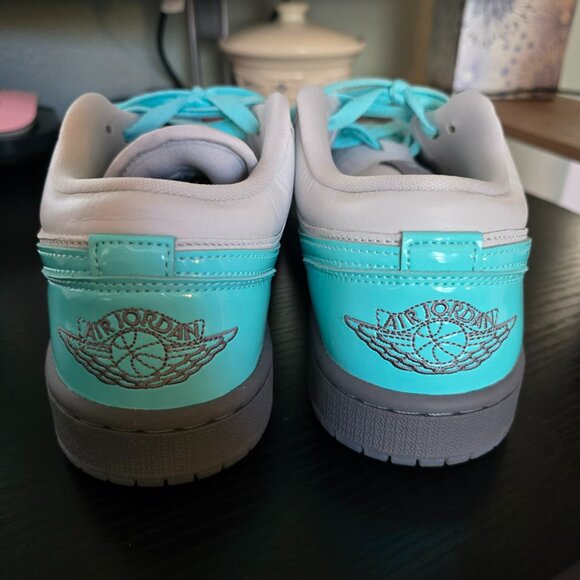 Womens size 8.5 Jordans - Picture 2 of 5